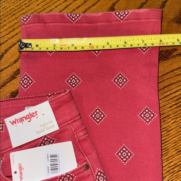 Wrangler Red Geometric Print Jeans NWT - Picture 4 of 5